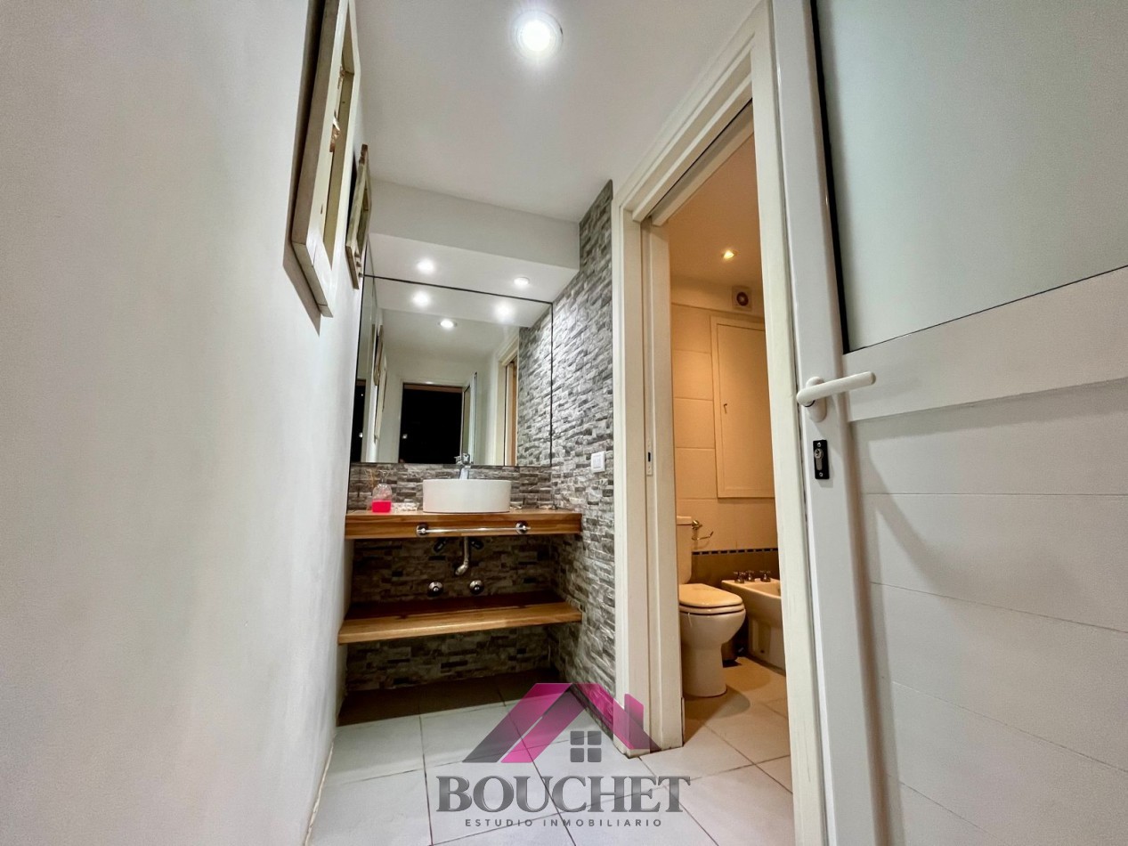 VENDO CHALET 5 AMBIENTES CON PARQUE Y QUINCHO 