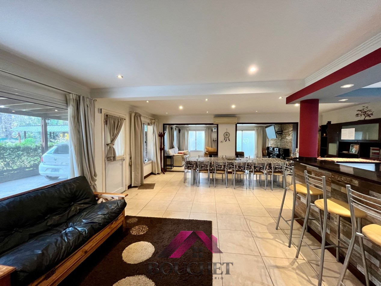 VENDO CHALET 5 AMBIENTES CON PARQUE Y QUINCHO 