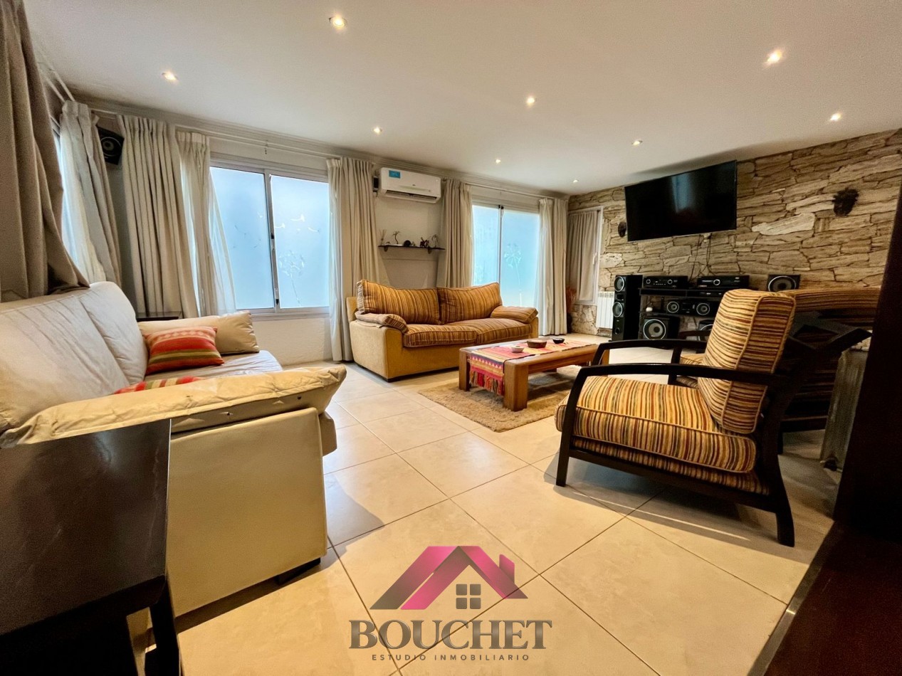 VENDO CHALET 5 AMBIENTES CON PARQUE Y QUINCHO 