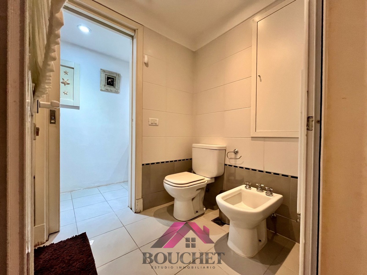 VENDO CHALET 5 AMBIENTES CON PARQUE Y QUINCHO 