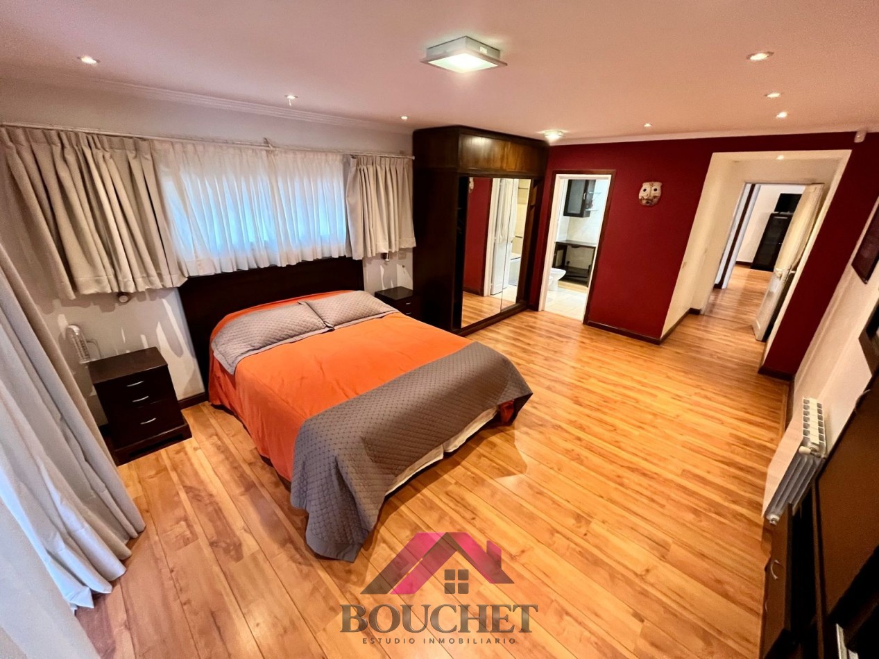 VENDO CHALET 5 AMBIENTES CON PARQUE Y QUINCHO 