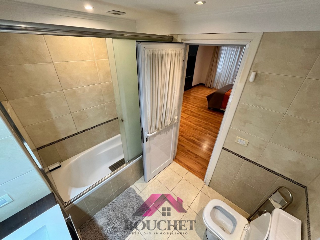 VENDO CHALET 5 AMBIENTES CON PARQUE Y QUINCHO 