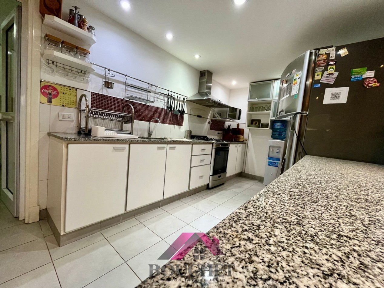 VENDO CHALET 5 AMBIENTES CON PARQUE Y QUINCHO 
