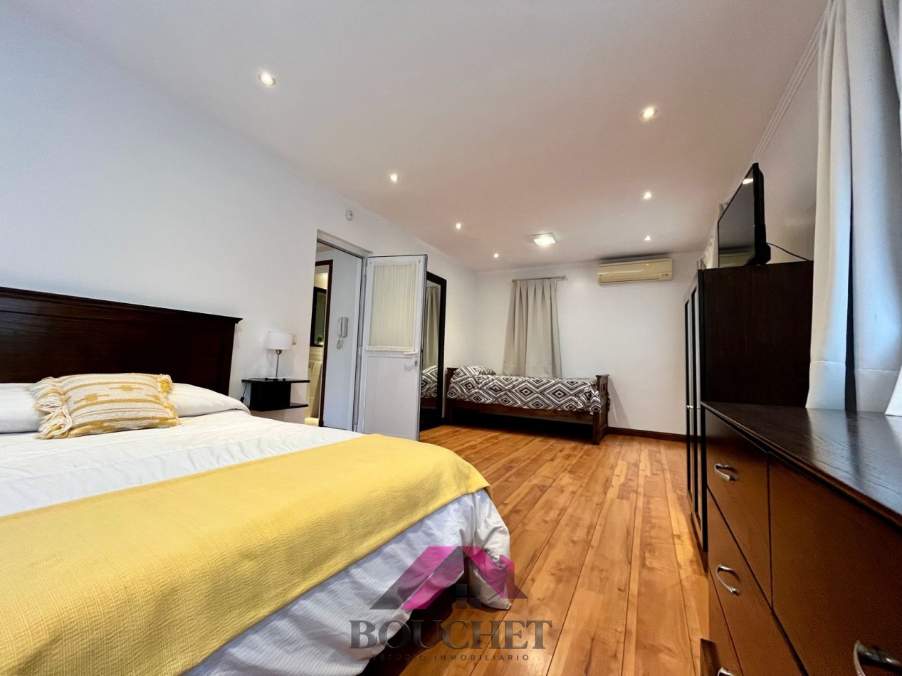 VENDO CHALET 5 AMBIENTES CON PARQUE Y QUINCHO 