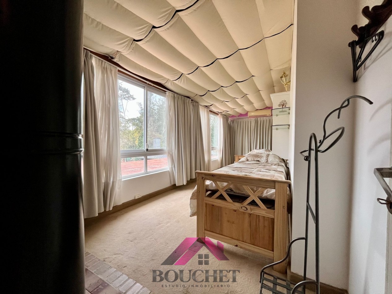 VENDO CHALET 5 AMBIENTES CON PARQUE Y QUINCHO 