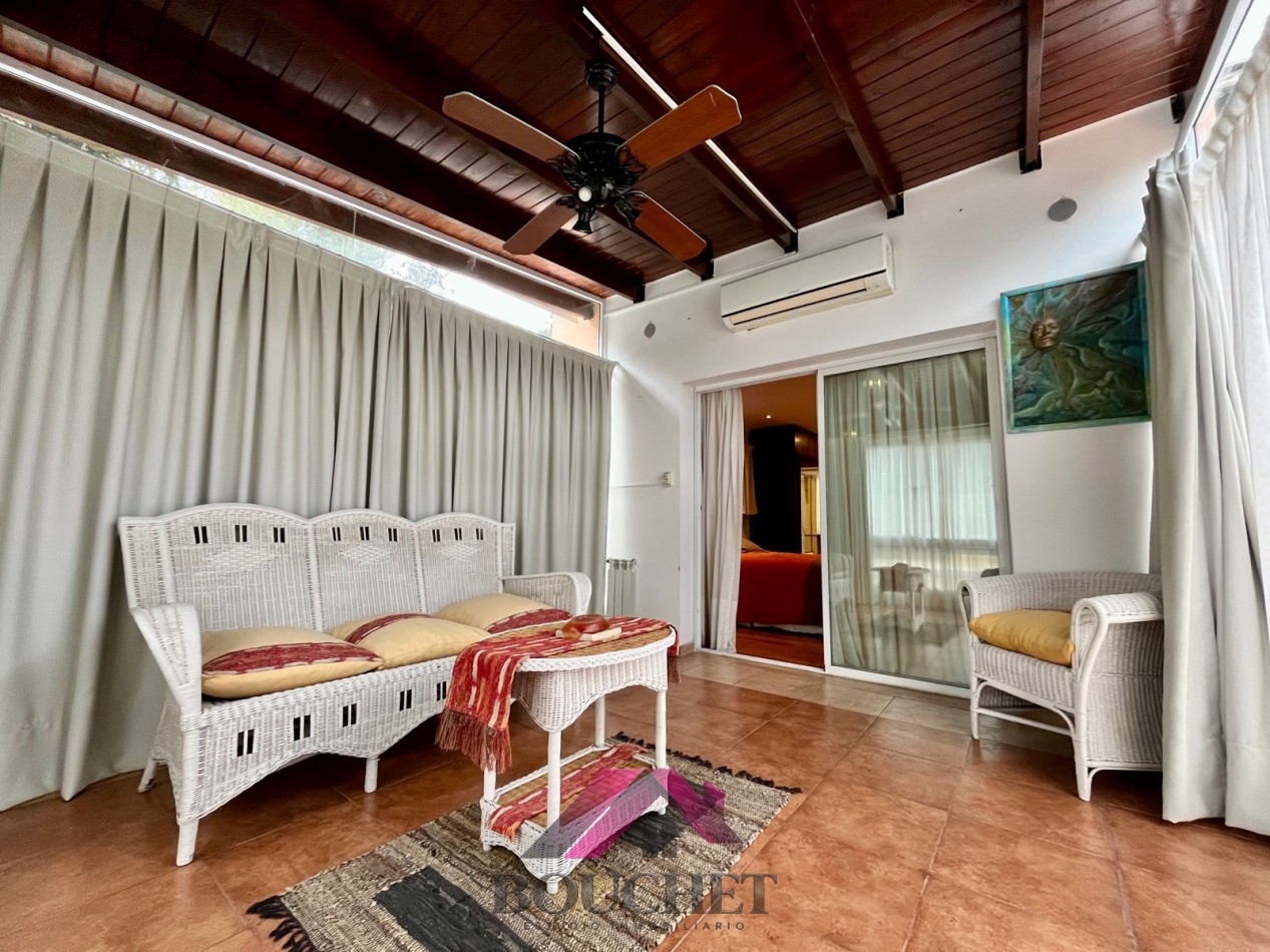 VENDO CHALET 5 AMBIENTES CON PARQUE Y QUINCHO 