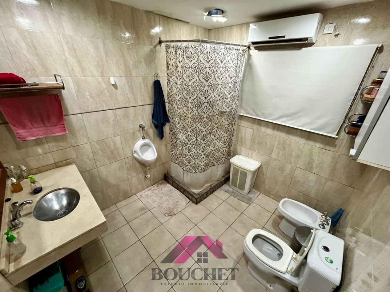 VENDO CHALET 5 AMBIENTES CON PARQUE Y QUINCHO 