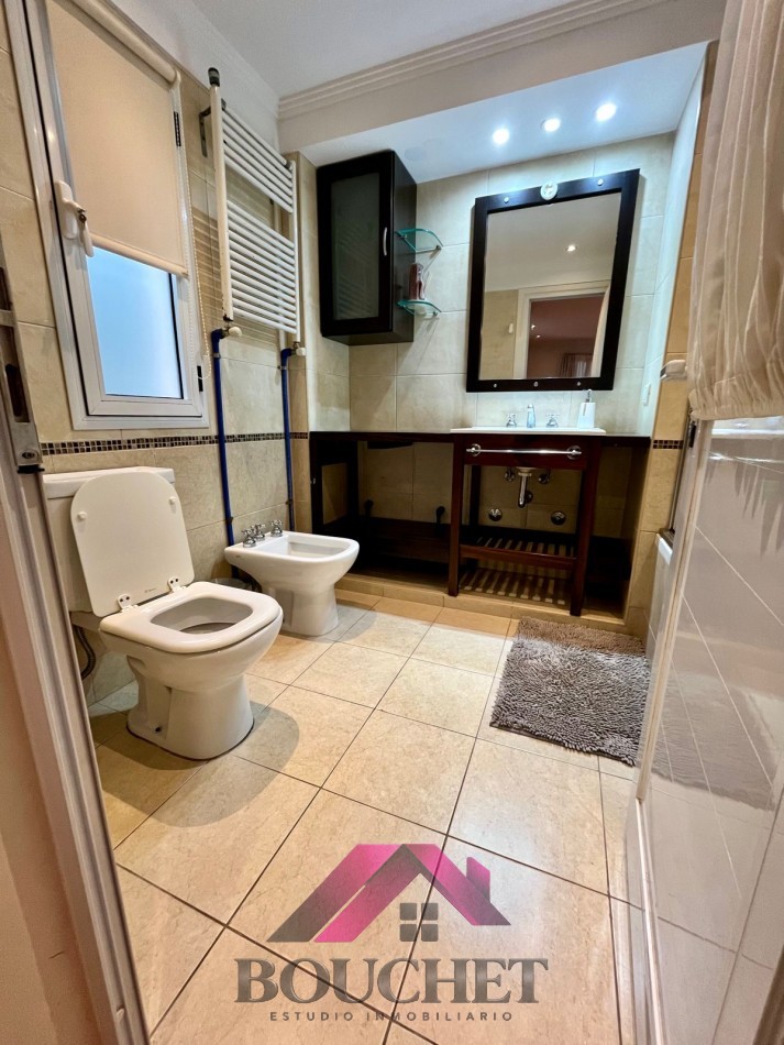 VENDO CHALET 5 AMBIENTES CON PARQUE Y QUINCHO 