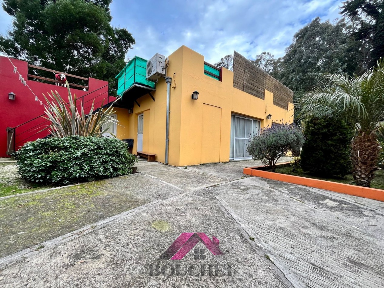 VENDO CHALET 5 AMBIENTES CON PARQUE Y QUINCHO 