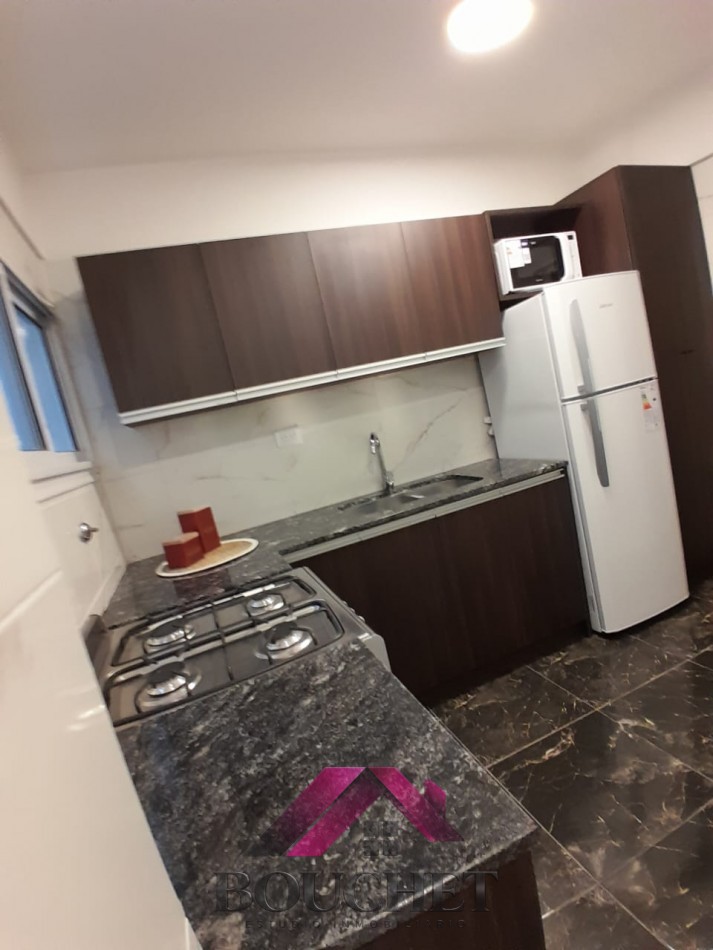 DEPARTAMENTO 2 AMBIENTES CON DEPENDENCIA Y COCHERA EN VENTA | CENTRO
