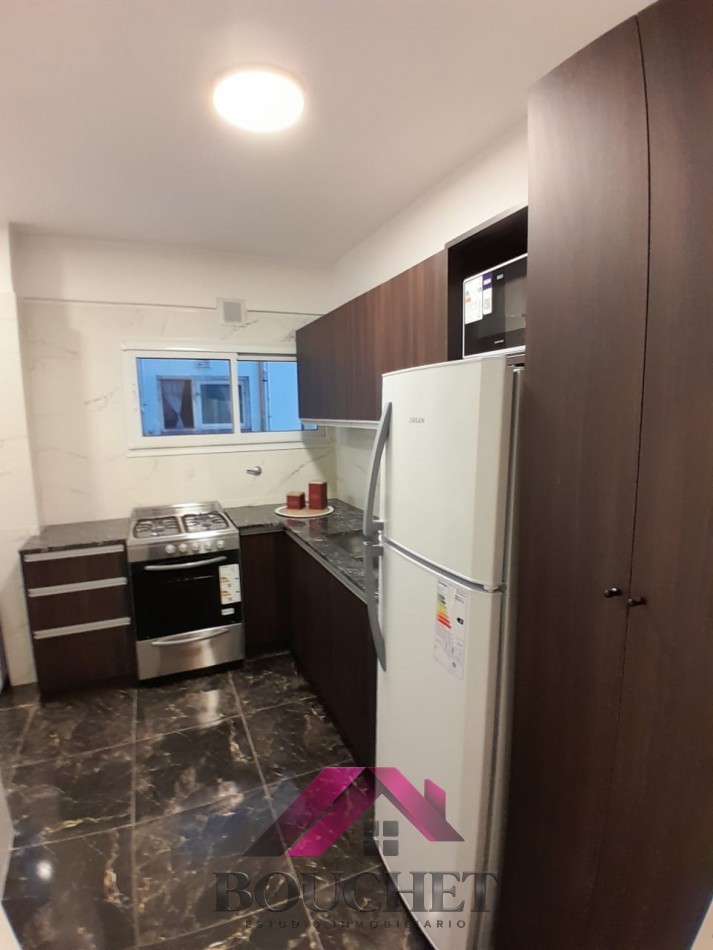 DEPARTAMENTO 2 AMBIENTES CON DEPENDENCIA Y COCHERA EN VENTA | CENTRO