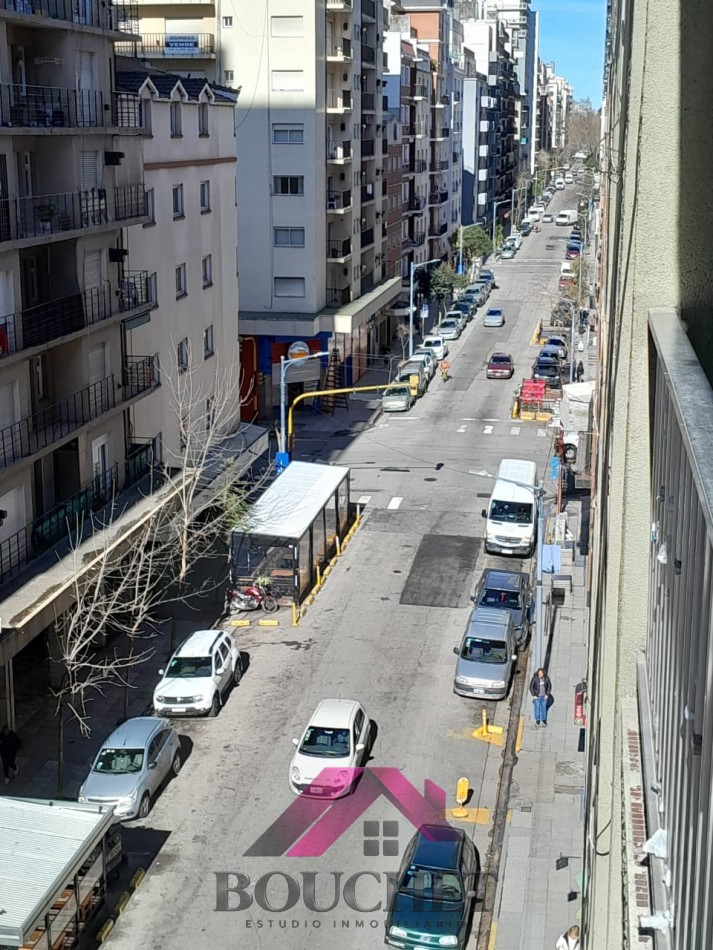 DEPARTAMENTO 2 AMBIENTES CON DEPENDENCIA Y COCHERA EN VENTA | CENTRO