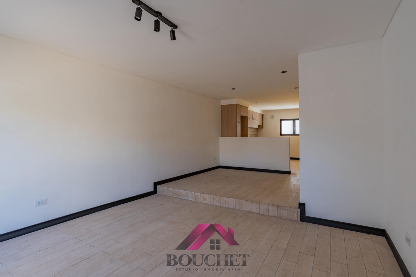 CASA 3 AMBIENTES CON PARQUE A ESTRENAR EN VENTA | SAN JOSE