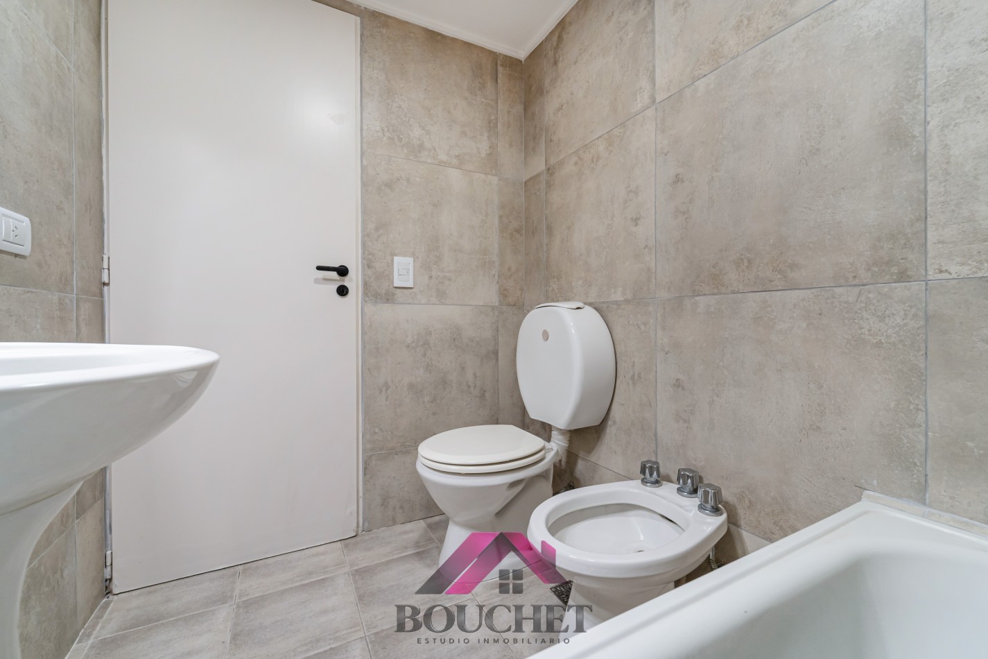 DEPARTAMENTO 3 AMBIENTES CON COCHERA EN VENTA | GUEMES