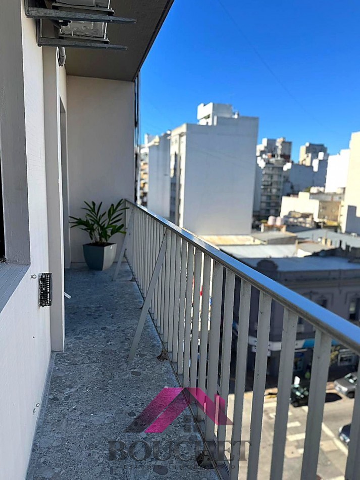 DEPARTAMENTO 3 AMBIENTES CON BALCON CORRIDO EN VENTA | CENTRO