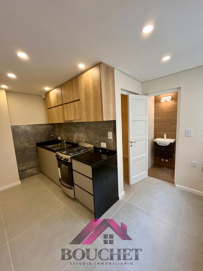 DEPARTAMENTO 3 AMBIENTES CON DEPENDENCIA Y BALCON EN VENTA | CENTRO