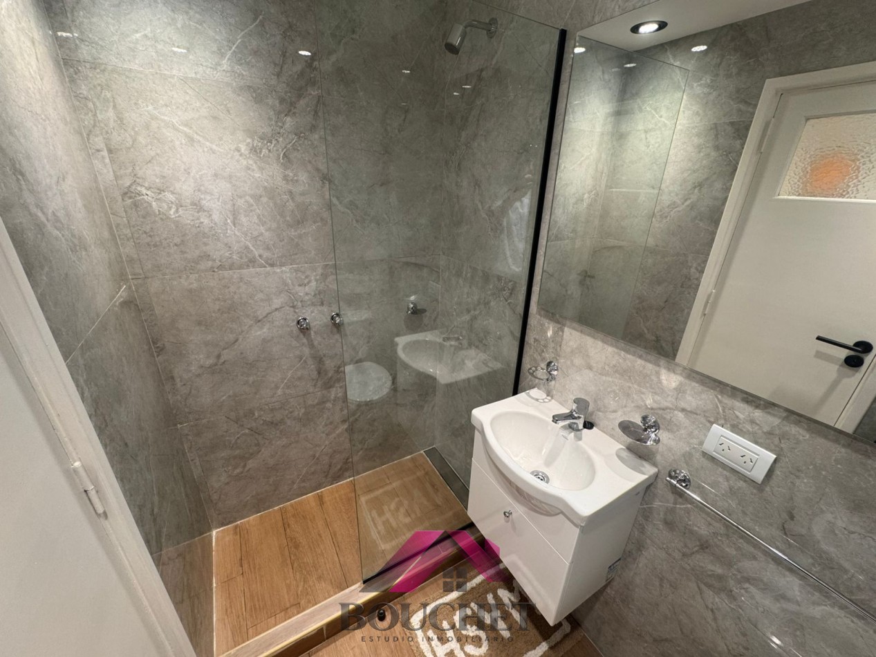 DEPARTAMENTO AMBIENTE DESPLAZADO A LA CALLE EN VENTA | PLAZA COLON