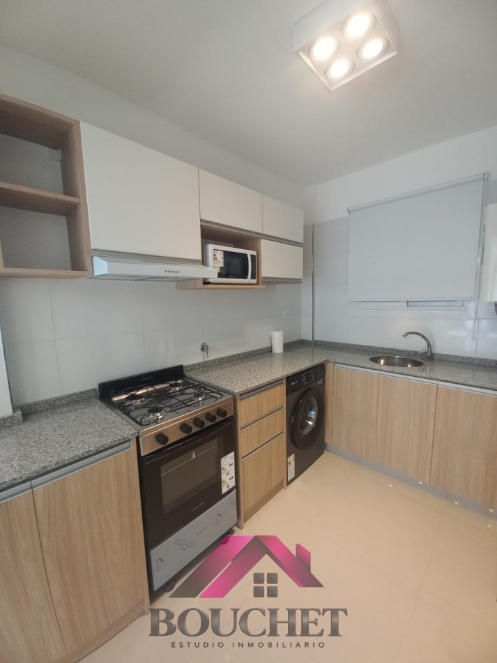 DEPARTAMENTO 3 AMBIENTES CON BALCON EN VENTA | CENTRO
