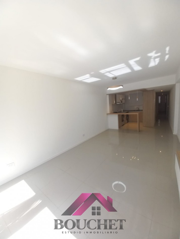 DEPARTAMENTO 3 AMBIENTES CON BALCON EN VENTA | CENTRO