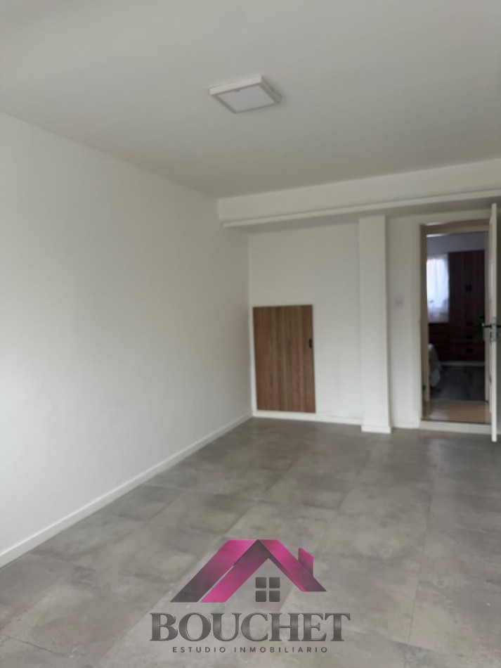 CHALET EN PH DE 4 AMBIENTES CON GARAJE, PATIO Y TERRAZA EN VENTA | LA PERLA