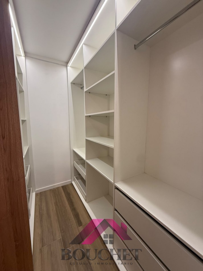 CHALET EN PH DE 4 AMBIENTES CON GARAJE, PATIO Y TERRAZA EN VENTA | LA PERLA
