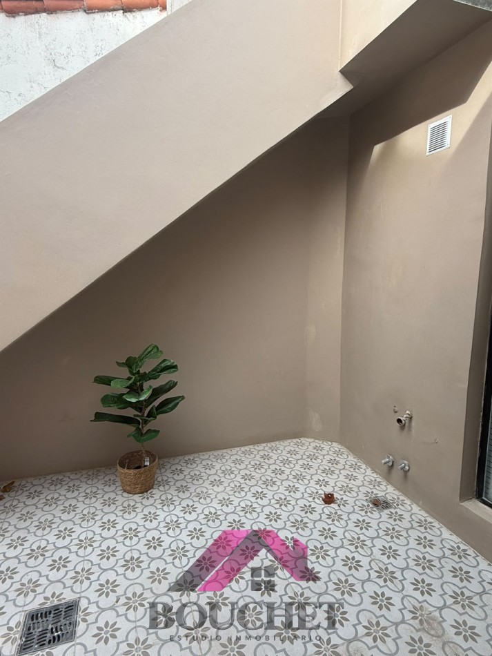 CHALET EN PH DE 4 AMBIENTES CON GARAJE, PATIO Y TERRAZA EN VENTA | LA PERLA