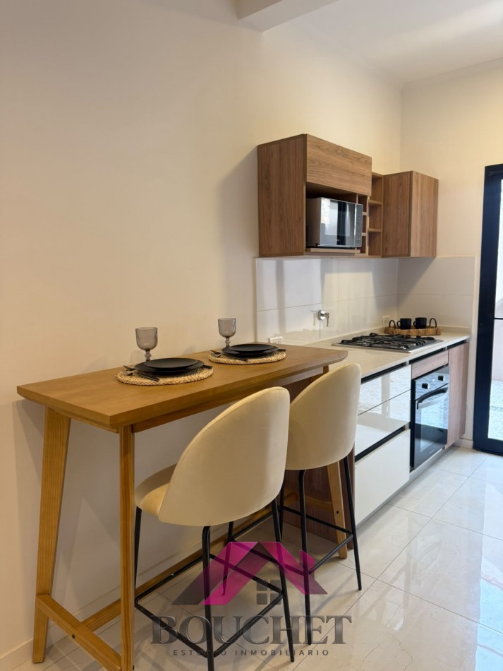 CHALET EN PH DE 4 AMBIENTES CON GARAJE, PATIO Y TERRAZA EN VENTA | LA PERLA