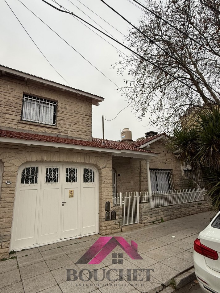CHALET EN PH DE 4 AMBIENTES CON GARAJE, PATIO Y TERRAZA EN VENTA | LA PERLA