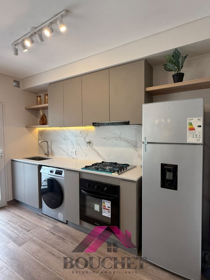 DUPLEX 4 AMBIENTES CON PATIO Y COCHERA RECICLADO EN VENTA | PARQUE LURO