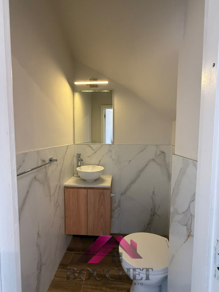DUPLEX 4 AMBIENTES CON PATIO Y COCHERA RECICLADO EN VENTA | PARQUE LURO