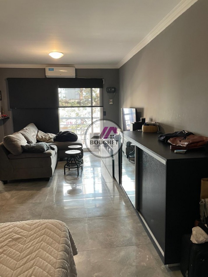 VENDO DEPARTAMENTO MONOAMBIENTE AMPLIO A LA CALLE CON BALCON