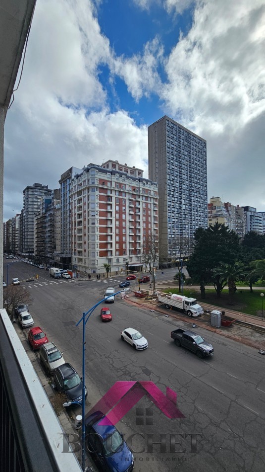 DEPARTAMENTO 2 AMBIENTES CON BALCON FRENTE A LA PLAZA EN VENTA | PLAZA COLON