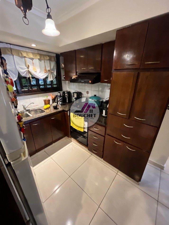 VENDO CASA 5 AMBIENTES CON PILETA EN LAS FAROLAS