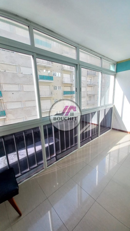 VENDO DEPARTAMENTO 2 AMBIENTES A LA CALLE CON BALCON