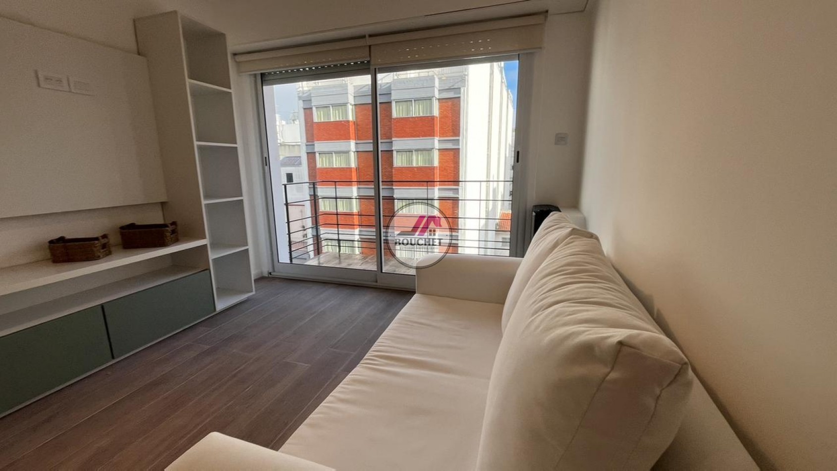 DEPARTAMENTO 2 AMBIENTES A LA CALLE CON BALCON 8VO EN VENTA | CENTRO
