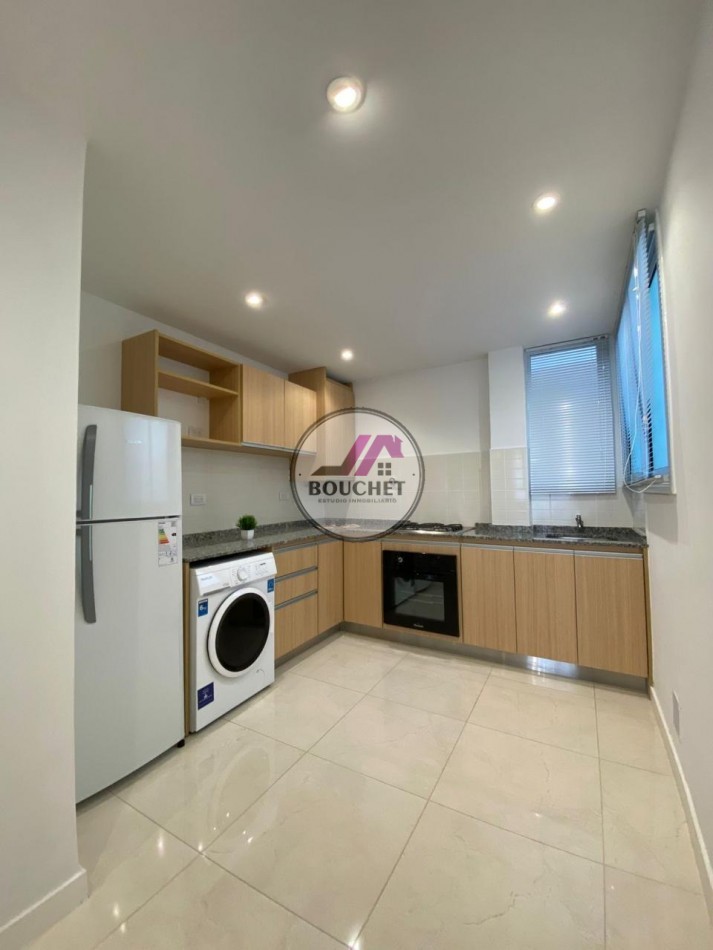 DEPARTAMENTO 3 AMBIENTES AL FRENTE CON BALCON EN VENTA| PLAZA COLON 