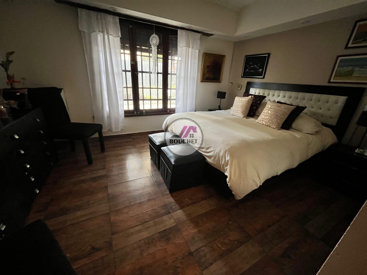 VENDO CASA 5 AMBIENTES CON PILETA EN LAS FAROLAS