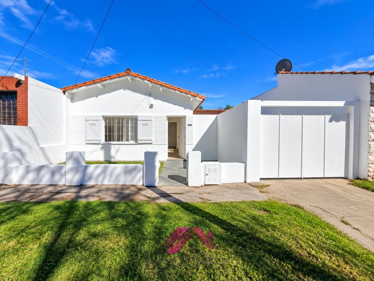CASA 3 AMBIENTES CON PATIO Y GARAGE EN VENTA | LAS AVENIDAS