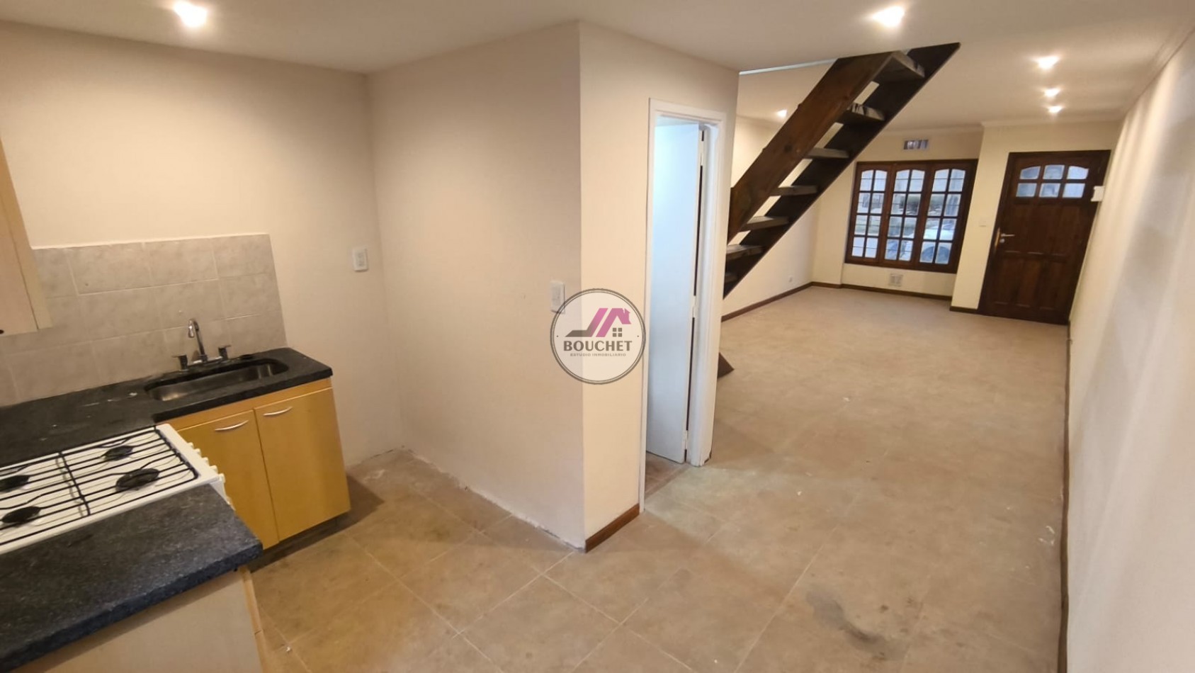 VENDO DUPLEX 4 AMBIENTES CON PATIO Y COCHERA