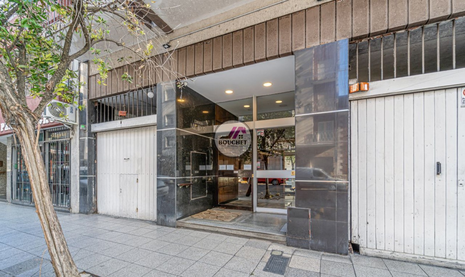 DEPARTAMENTO 2 AMBIENTES CON DEPENDENCIA Y COCHERA EN VENTA | PLAZA COLON