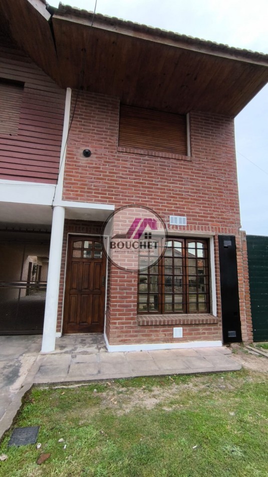 VENDO DUPLEX 4 AMBIENTES CON PATIO Y COCHERA