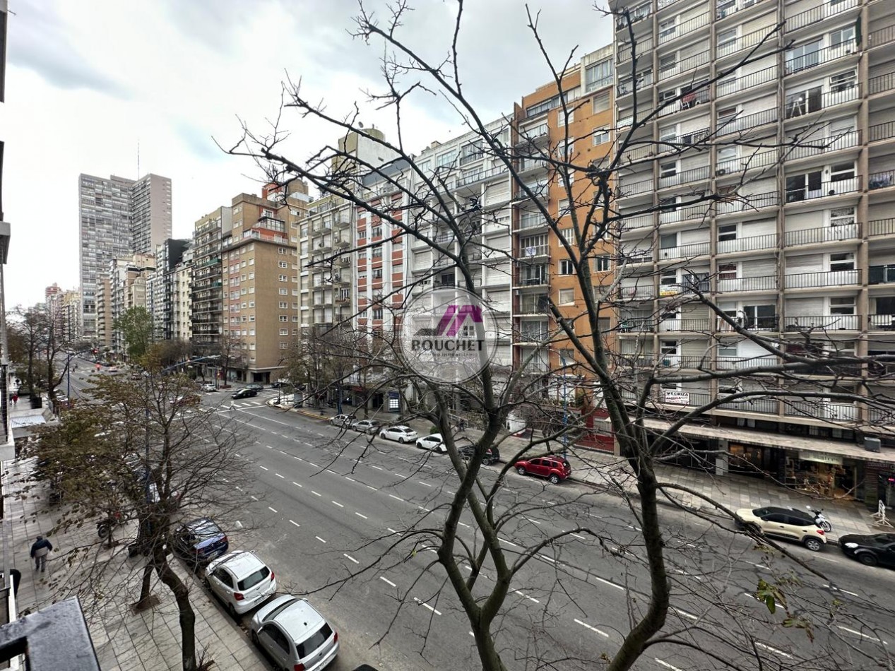 VENDO DEPARTAMENTO 3 AMBIENTES CON BALCON - PLAZA COLON