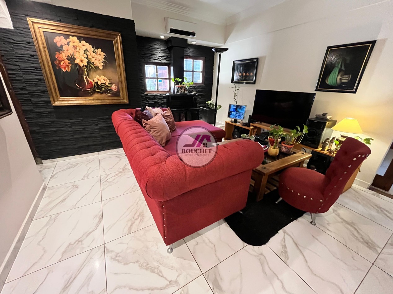 VENDO CASA 5 AMBIENTES CON PILETA EN LAS FAROLAS