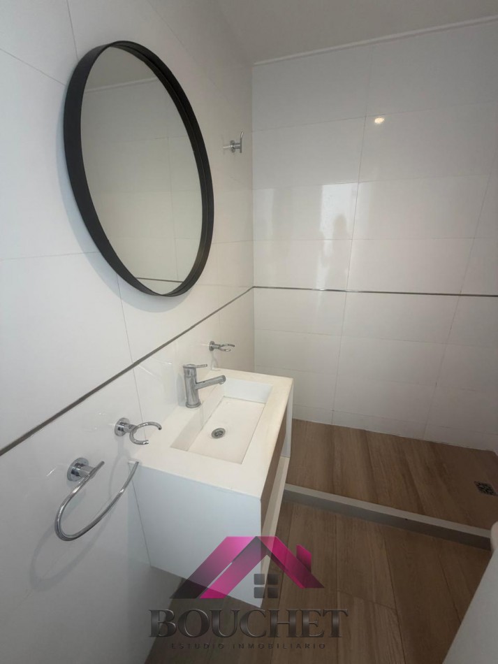 DEPARTAMENTO 2 AMBIENTES A LA CALLE CON BALCON | PLAZA COLON 