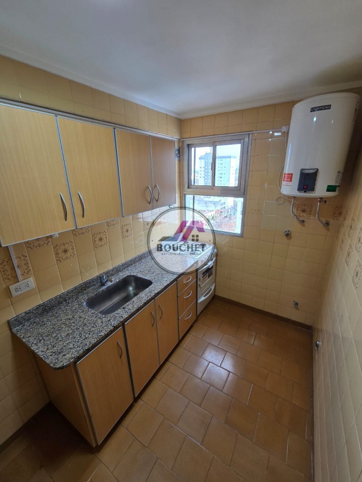 VENDO DEPARTAMENTO 2 AMBIENTES A LA CALLE CON COCHERA