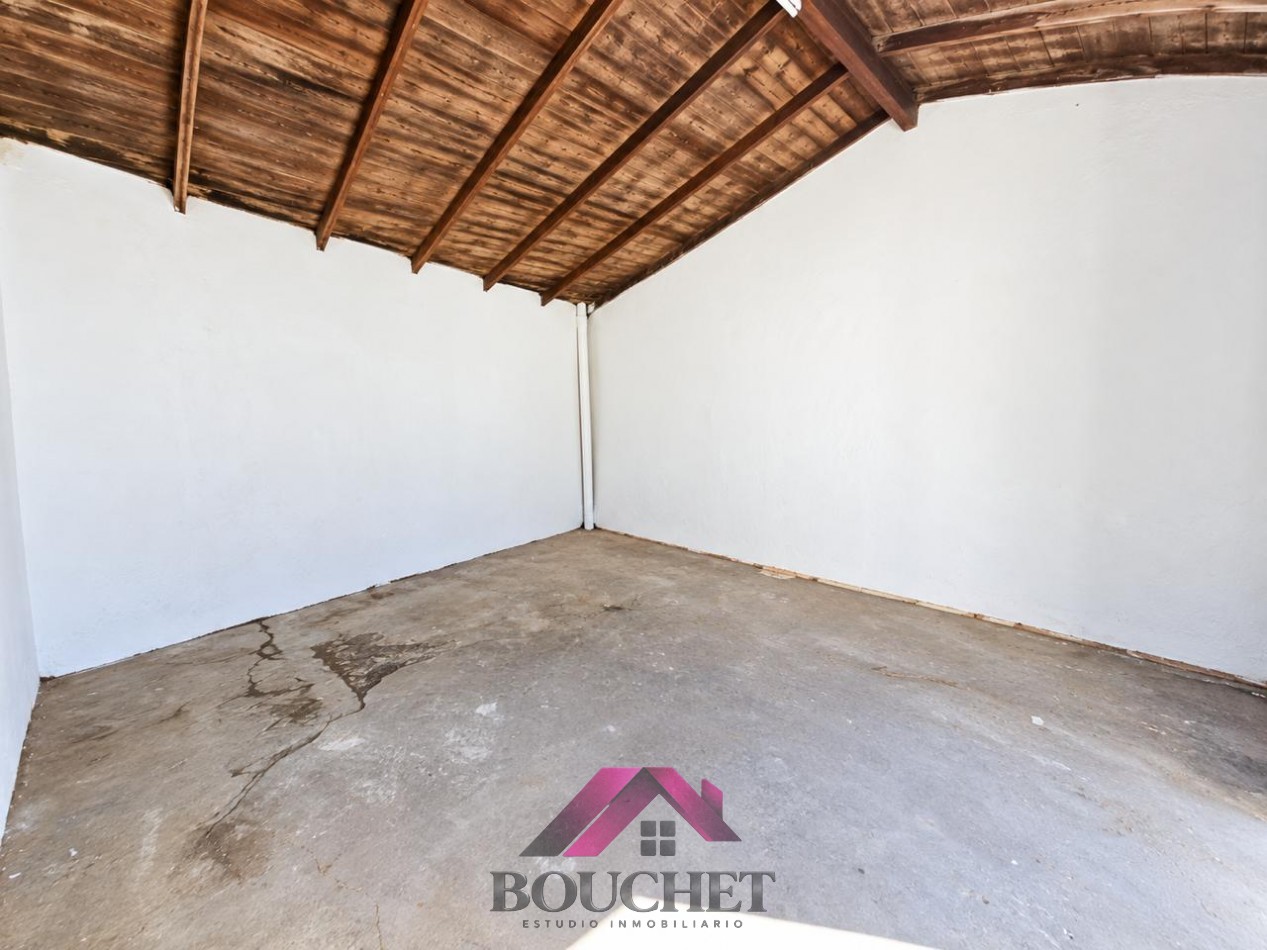 CASA 3 AMBIENTES CON PATIO Y GARAGE EN VENTA | LAS AVENIDAS