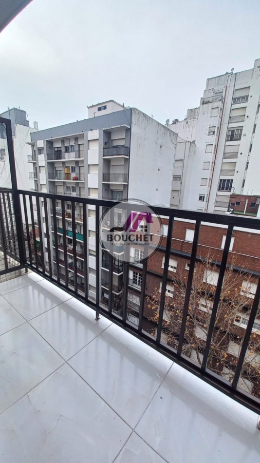 VENDO DEPARTAMENTO AMBIENTE Y MEDIO CON BALCON 