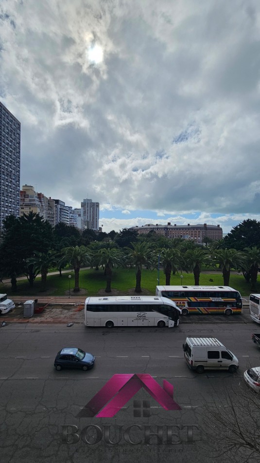 DEPARTAMENTO 2 AMBIENTES CON BALCON FRENTE A LA PLAZA EN VENTA | PLAZA COLON