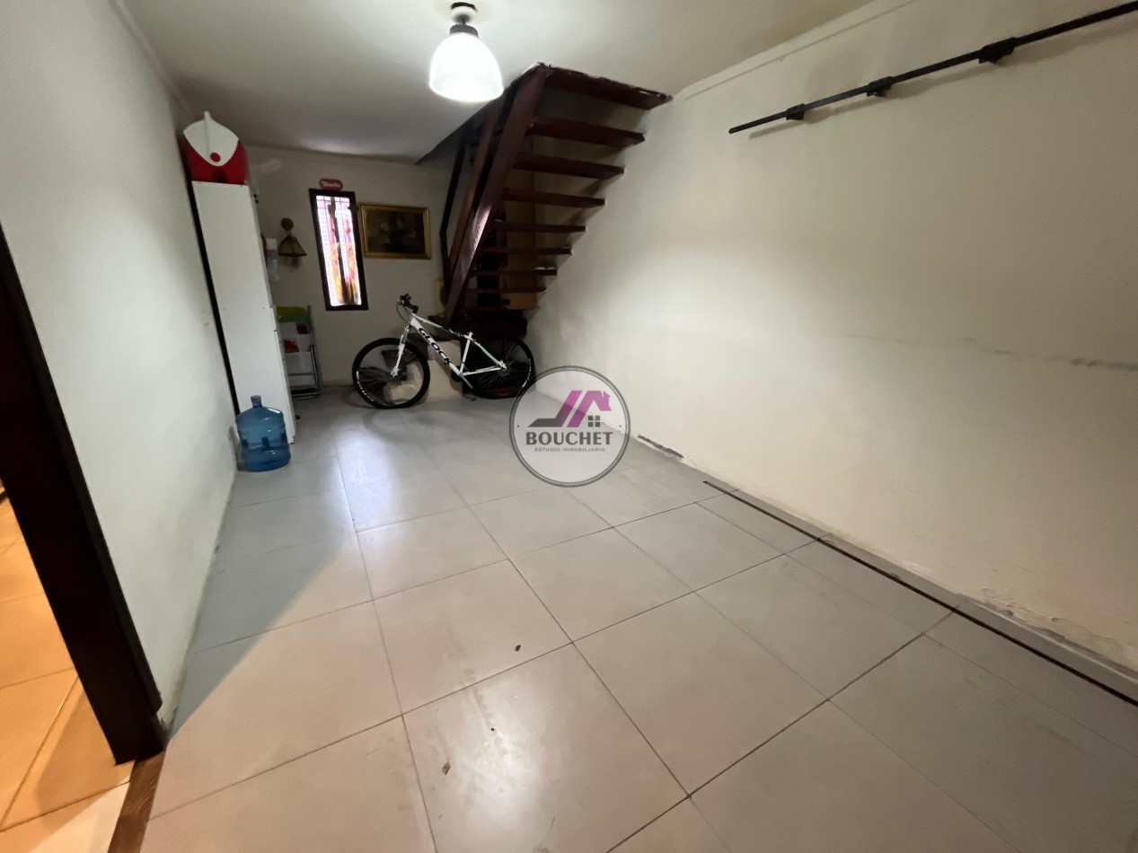 VENDO CASA 5 AMBIENTES CON PILETA EN LAS FAROLAS