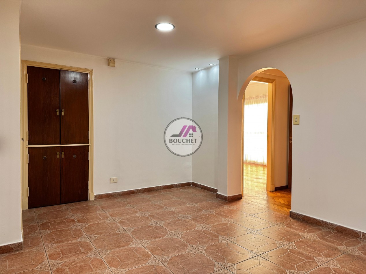 VENDO DEPARTAMENTO 4 AMBIENTES CON BAULERA Y BALCON